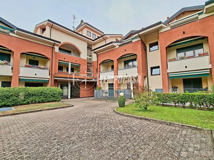 Appartamento trilocale in vendita in Via Lecco, Cesate
