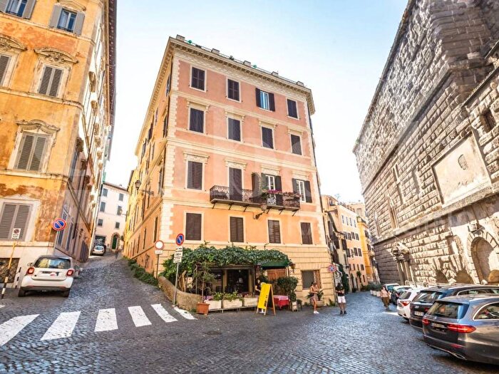 Appartamento monolocale in affitto in Piazza del Grillo, Monti, Roma