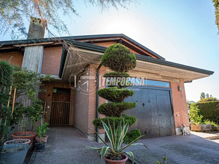 Casa con 6 locali in vendita in Via Valentino Govoni, Cento