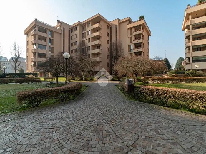 Appartamento trilocale in vendita in Via Luigi Cadorna, Paderno Dugnano