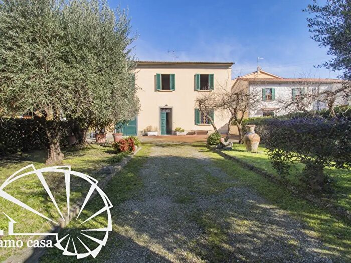 Casa con 7 locali in vendita in Prato