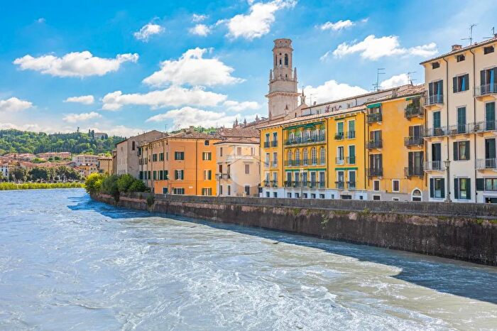 Appartamento con 5 locali in vendita in Lungadige RivaBattello, Verona