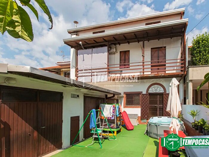 Casa con 5 locali in vendita in Busto Arsizio