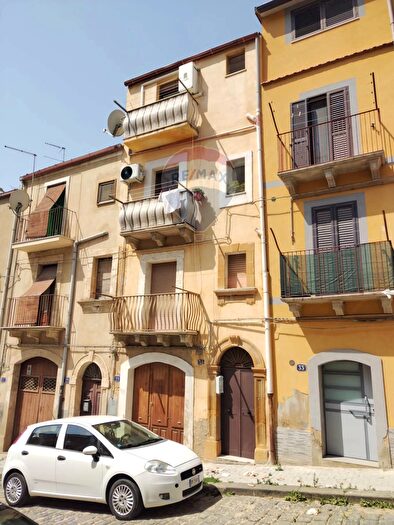 Casa quadrilocale in vendita in Via Stovigliai, Caltagirone