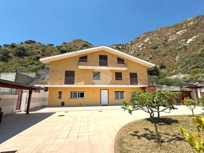 Casa quadrilocale in vendita in Strada Provinciale, Messina