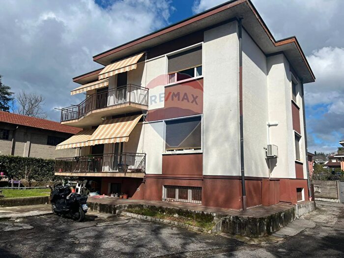 Casa con 6 locali in vendita in Varese