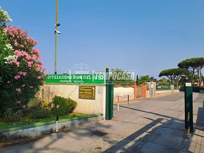 Casa con 6 locali in vendita in Villaggio del Sisto, Terracina