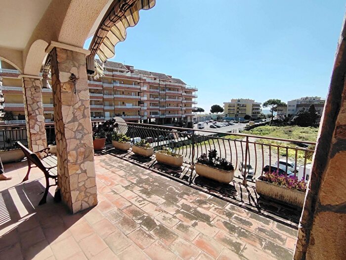 Casa con 11 locali in vendita in Via Nervia, Ventimiglia