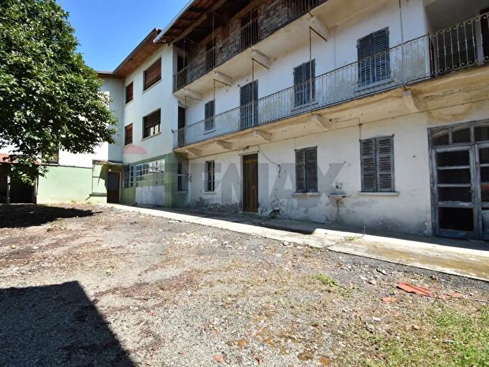 Casa con 6 locali in vendita in Via Ghedina, Gozzano