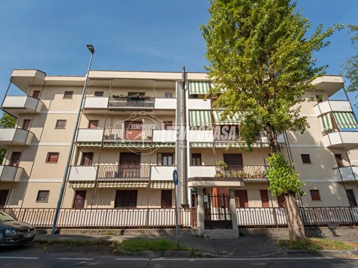 Appartamento trilocale in vendita in Via Carlo Urbino, Crema