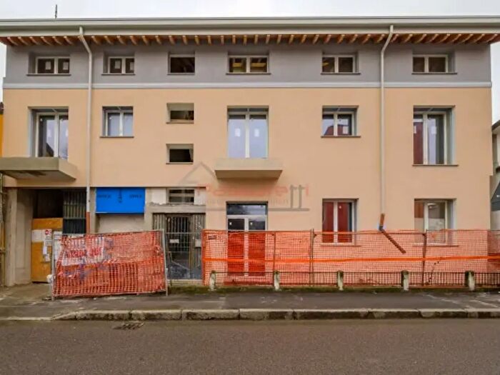Appartamento trilocale in vendita in Via FLli Rizzardi, Milano