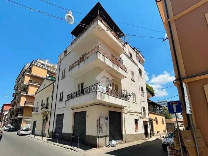 Appartamento trilocale in vendita in Via Bottego, Cosenza