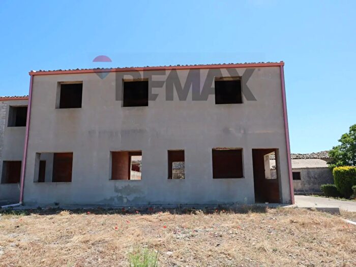 Appartamento con 10 locali in vendita in Contrada Mosebbi Snc, Ragusa