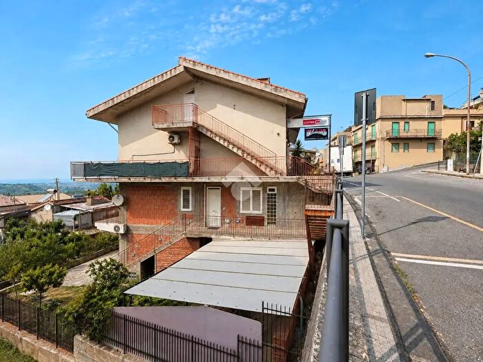 Appartamento quadrilocale in vendita in Via Pietro Nenni, Santa Lucia Del Mela