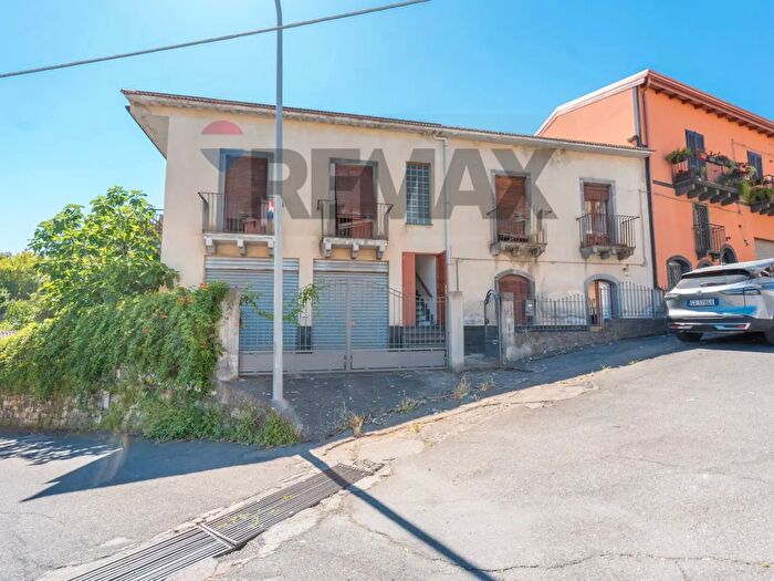 Casa con 10 locali in vendita in Via Piano Fiera, Castiglione Di Sicilia