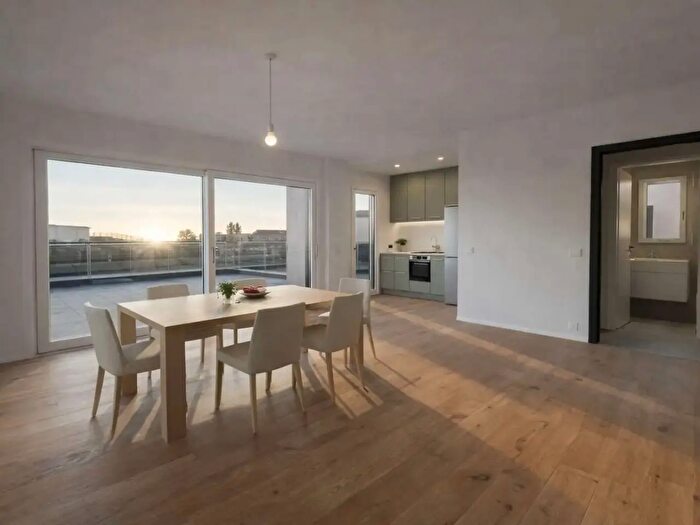 Appartamento trilocale in vendita in Via Brughiere, Beregazzo Con Figliaro