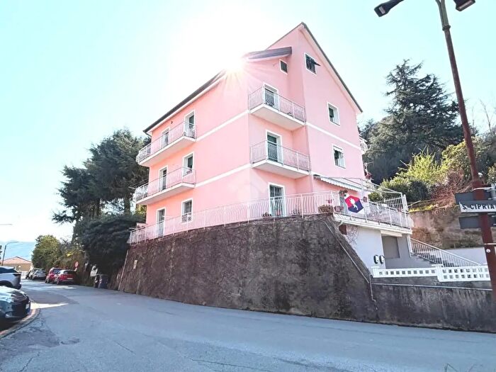 Appartamento con 5 locali in vendita in Via Domenico Carli, Serra Ricco