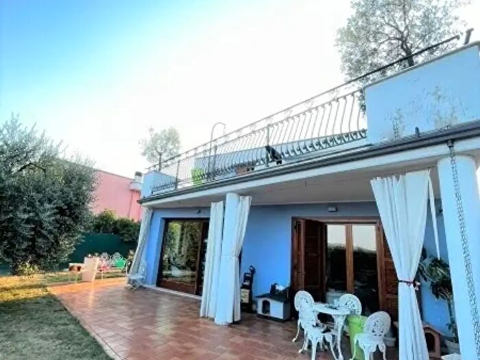 Casa con 8 locali in vendita in Ascoli Piceno