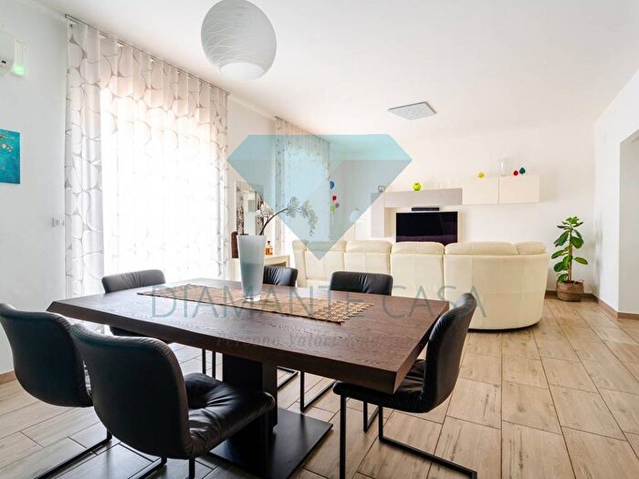 Appartamento con 5 locali in vendita in Piazza Scammacca, Centro, San Giovanni la Punta