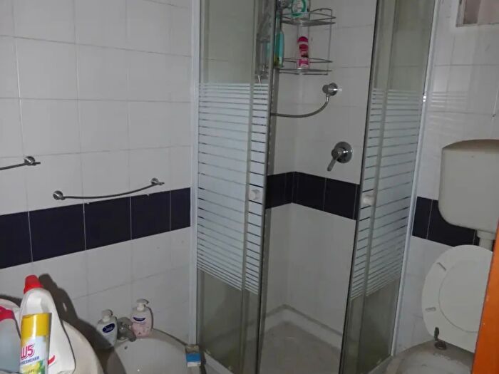 Appartamento trilocale in vendita in Via Pietro dAragona, Palermo