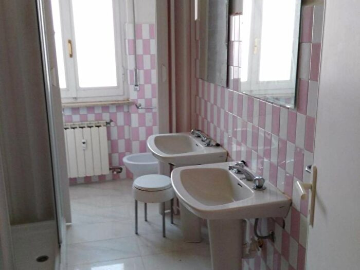 Appartamento quadrilocale in affitto in Via LUIGI MARCHINO A, Centro, Casale Monferrato