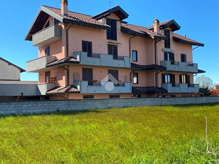 Appartamento trilocale in vendita in Via per Pogliano, Arluno