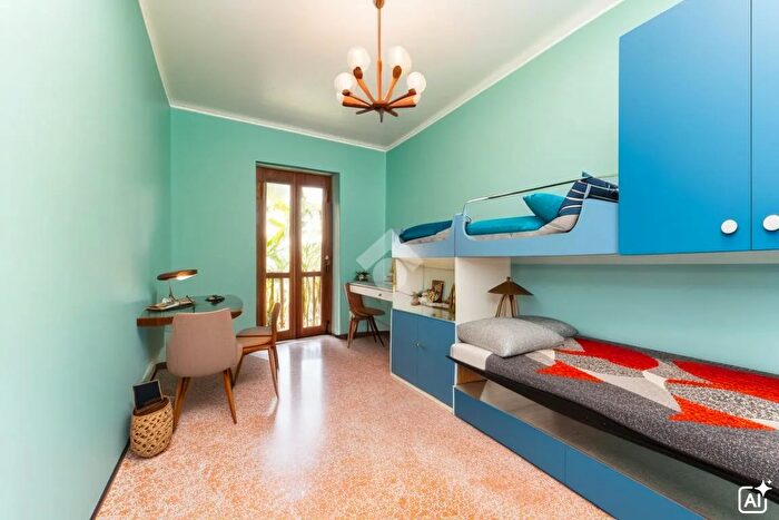 Appartamento trilocale in vendita in Via Isonzo, Torino