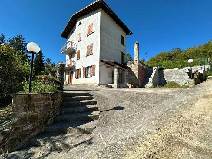 Casa con 8 locali in vendita in Via Sparvo, Castiglione Dei Pepoli