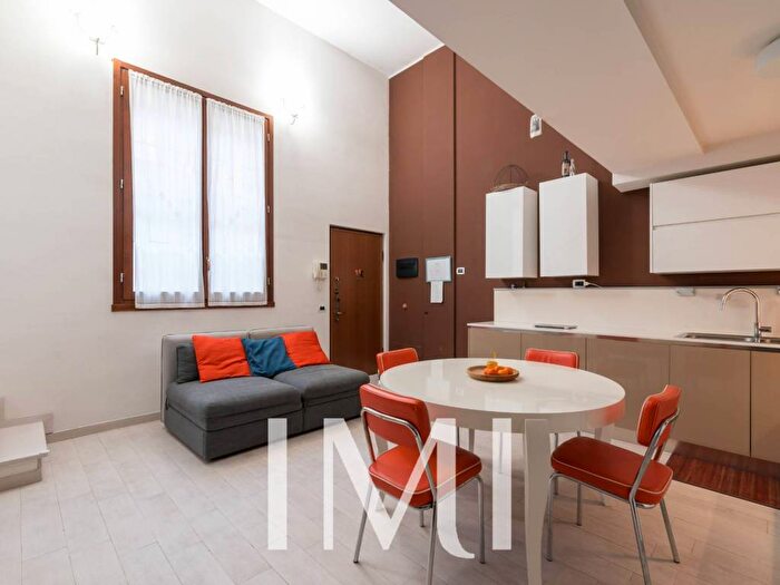 Appartamento trilocale in affitto in Via Eugenio Villoresi, Navigli Darsena, Milano