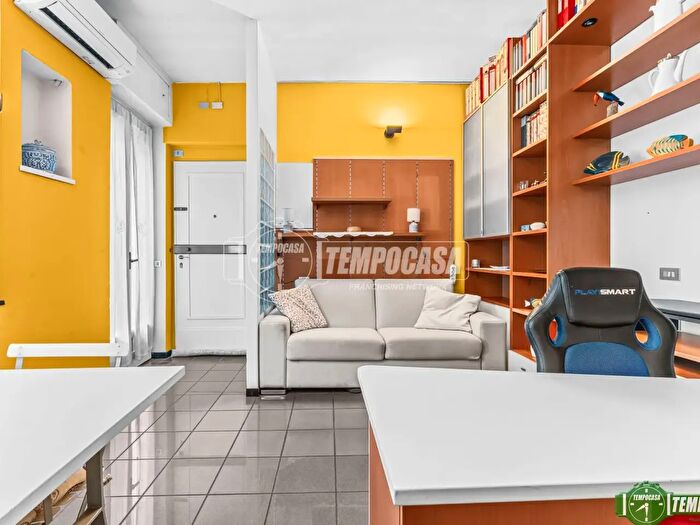 Appartamento monolocale in vendita in Via Emilio Cornalia, Milano