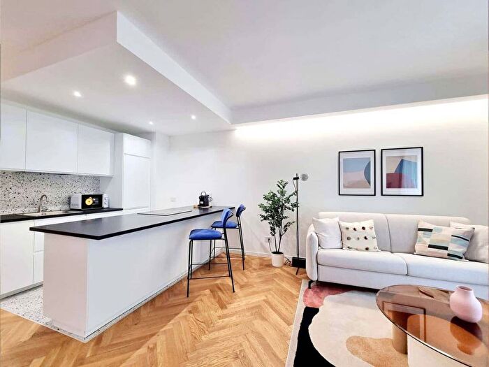 Appartamento quadrilocale in affitto in Viale Brianza, Centrale, Milano