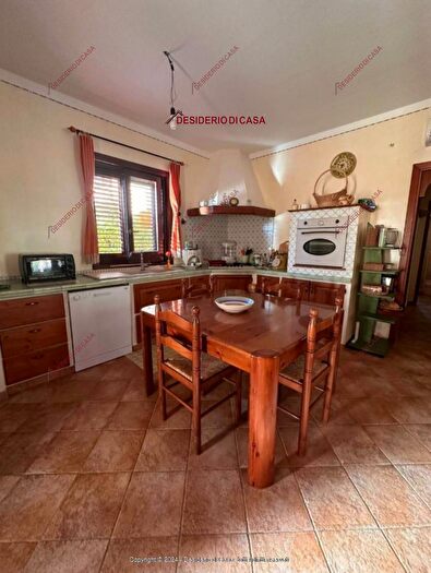 Casa quadrilocale in vendita in Contrada Pistavecchia Campofelice di Roccella Pa Italia, Campofelice Di Roccella