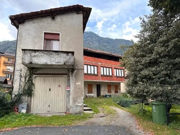 Casa con 6 locali in vendita in Viale Rimembranze, Varallo