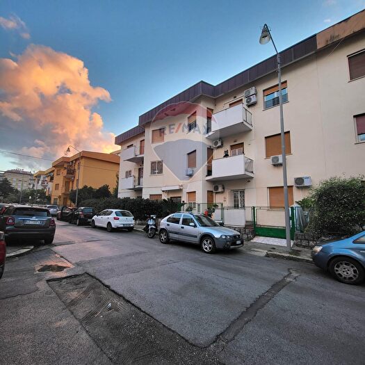 Appartamento quadrilocale in vendita in Via Salvatore Riccobono, Palermo