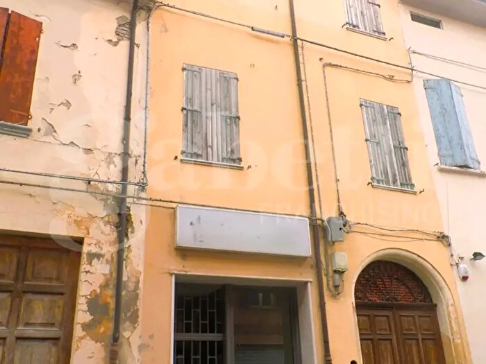 Casa con 10 locali in vendita in Corso Guercino, Cento