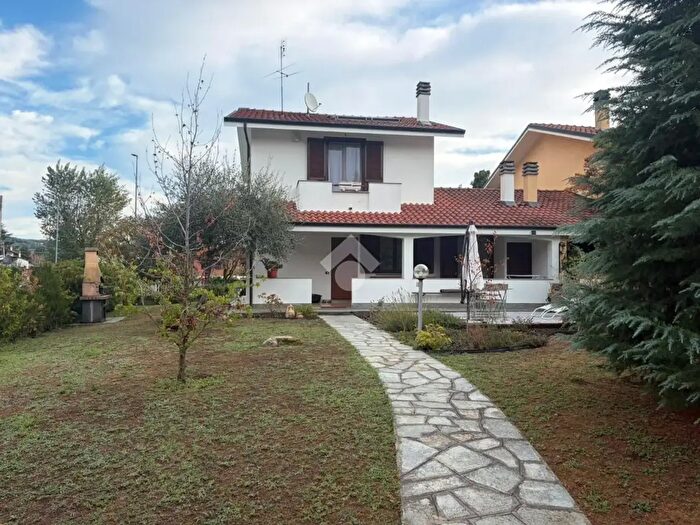 Casa quadrilocale in vendita in Via Alessandro Manzoni, Sangano