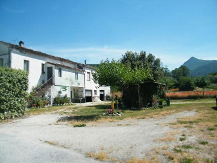 Casa con 6 locali in vendita in Piazza della Libertà, Serra San Quirico