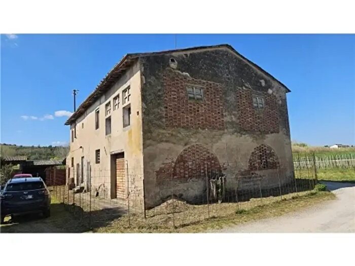 Casa con 12 locali in vendita in Empoli