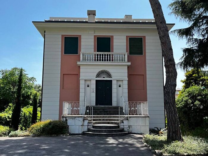 Appartamento con 6 locali in affitto in Via Siena, Albaro, Genova