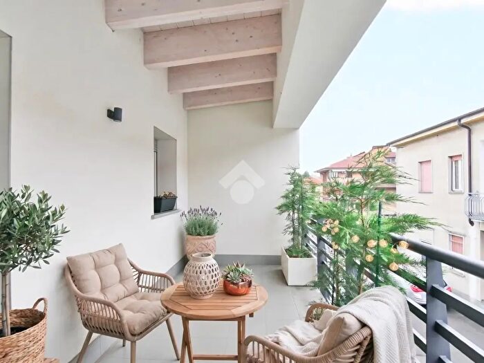 Casa quadrilocale in vendita in Via Rismondo, Seregno