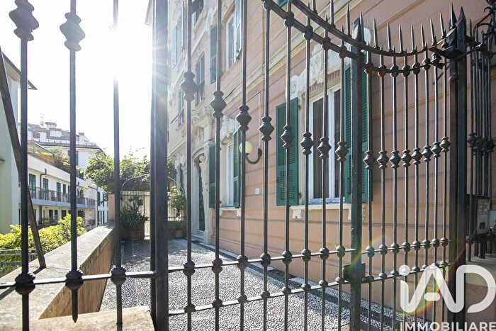 Appartamento con 7 locali in vendita in Via Albaro, Genova