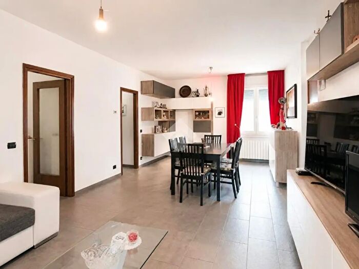 Appartamento con 5 locali in vendita in Via Giuseppe Cei, Cascina