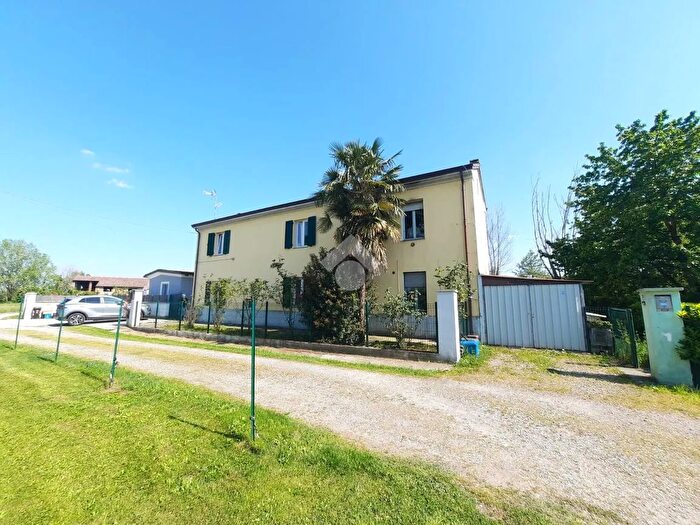 Casa trilocale in vendita in Strada Chiaravalle, Alseno