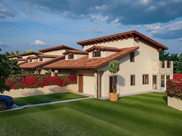 Casa quadrilocale in vendita in Via delle Calcare, Rocca Di Papa
