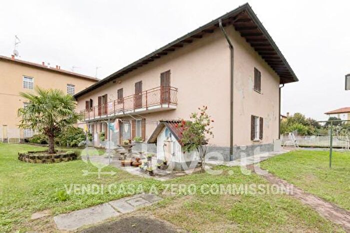 Casa con 6 locali in vendita in Vicolo Besozzo, Cocquio Trevisago
