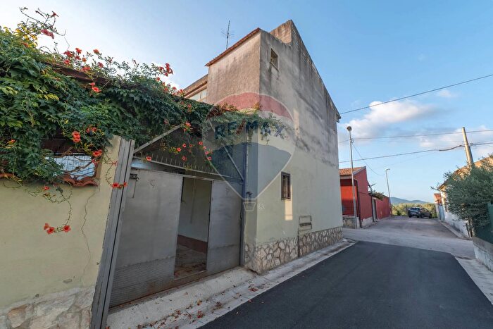 Casa con 5 locali in vendita in Via Arlecchino, Carinola