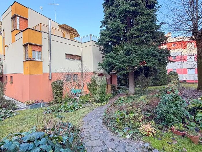 Casa con 10 locali in vendita in Via Privata Giuseppe Verdi, San Donato Milanese