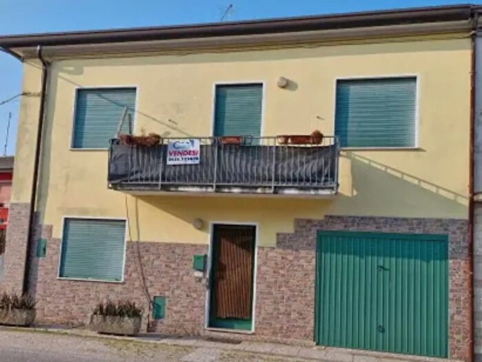 Casa con 5 locali in vendita in Porto Viro