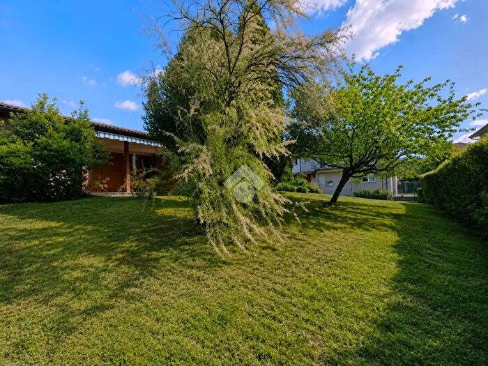 Casa con 5 locali in vendita in Via Paolo VI, Chiari