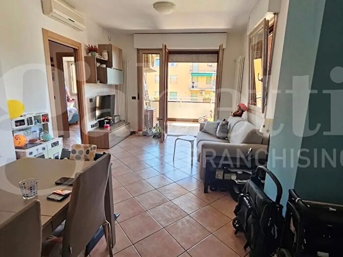 Appartamento trilocale in vendita in Via Pasubio, Bologna